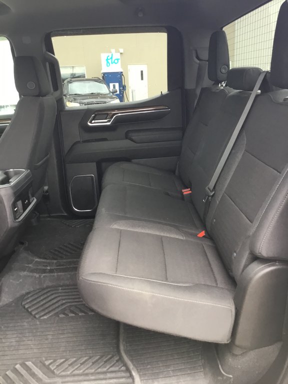 2023 Chevrolet Silverado 1500 in Mont-Tremblant, Quebec - 16 - w1024h768px