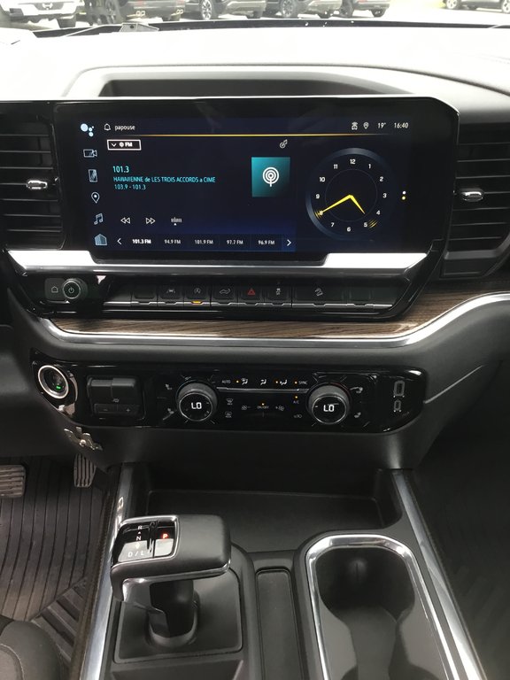 2023 Chevrolet Silverado 1500 in Mont-Tremblant, Quebec - 15 - w1024h768px