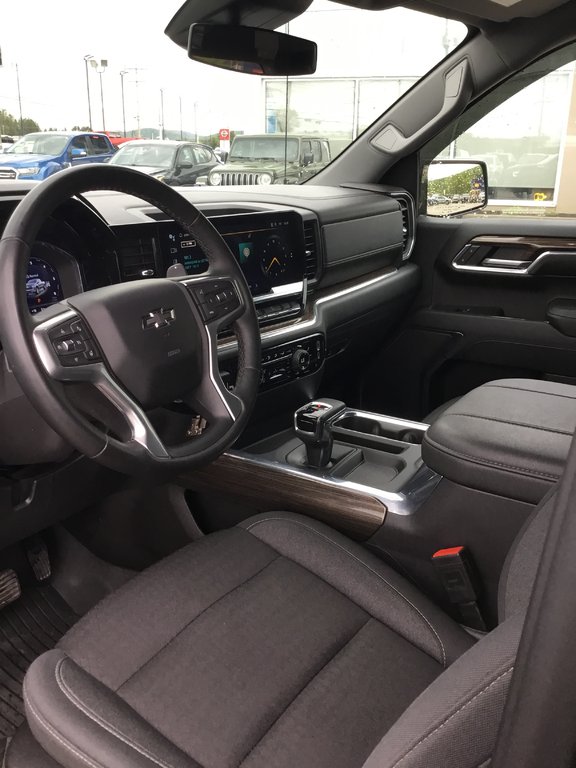 2023 Chevrolet Silverado 1500 in Mont-Tremblant, Quebec - 11 - w1024h768px
