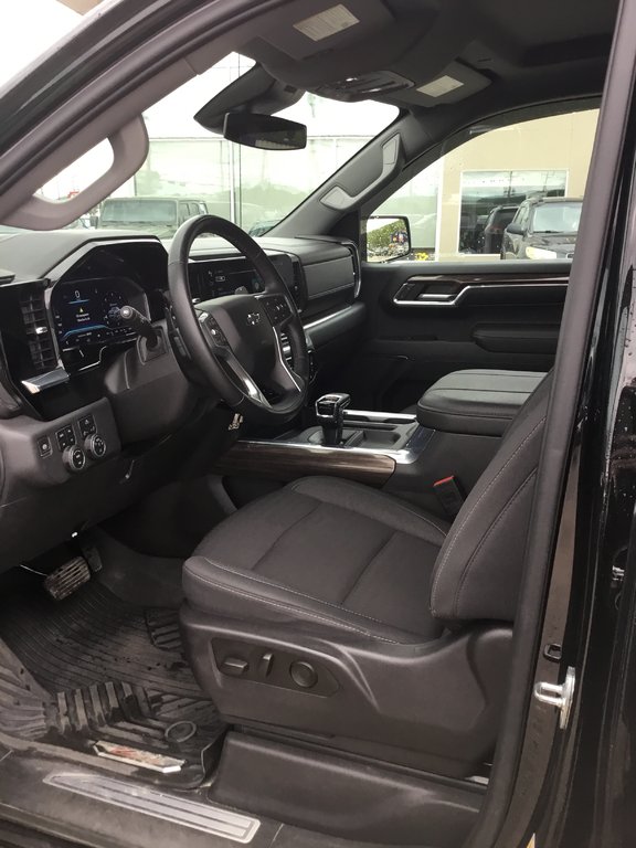 2023 Chevrolet Silverado 1500 in Mont-Tremblant, Quebec - 10 - w1024h768px