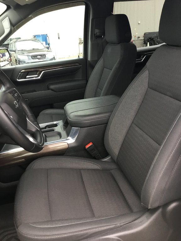2023 Chevrolet Silverado 1500 in Mont-Tremblant, Quebec - 17 - w1024h768px