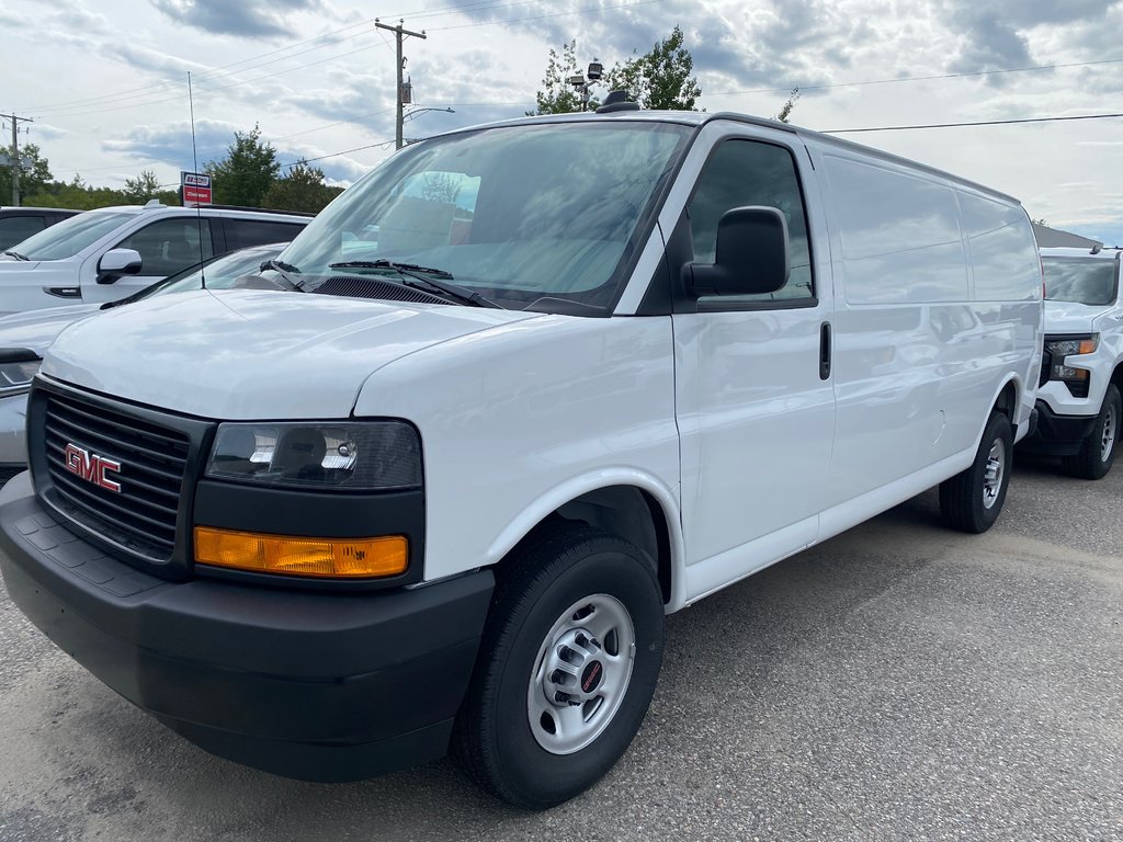 GMC Savana Cargo 2500  2024 à Mont-Tremblant, Québec - 1 - w1024h768px