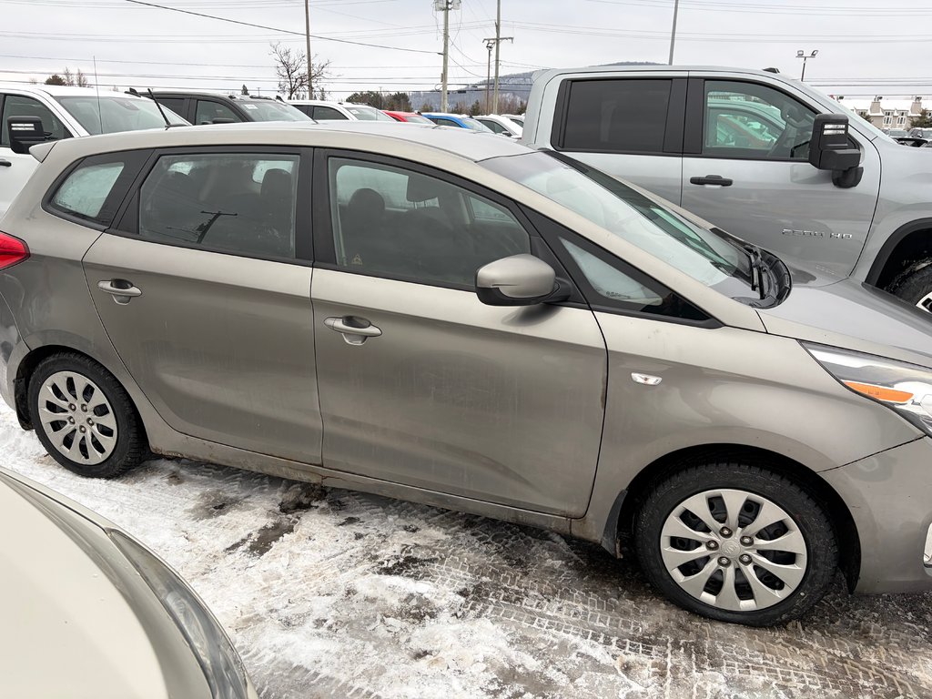 Kia Rondo  2014 à Mont-Tremblant, Québec - 2 - w1024h768px