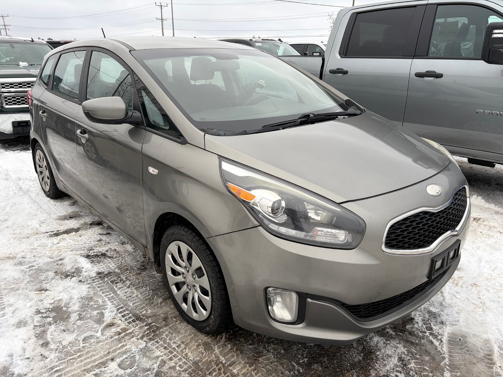 Kia Rondo  2014 à Mont-Tremblant, Québec - 1 - w1024h768px