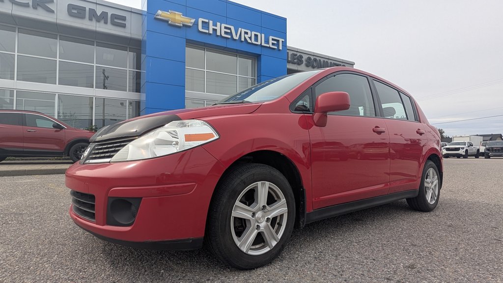 2009 Nissan Versa in Mont-Tremblant, Quebec - 1 - w1024h768px