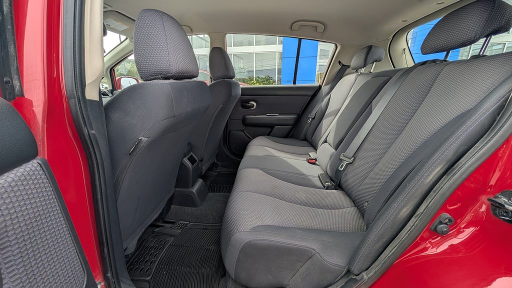 2009 Nissan Versa in Mont-Tremblant, Quebec - 8 - w1024h768px