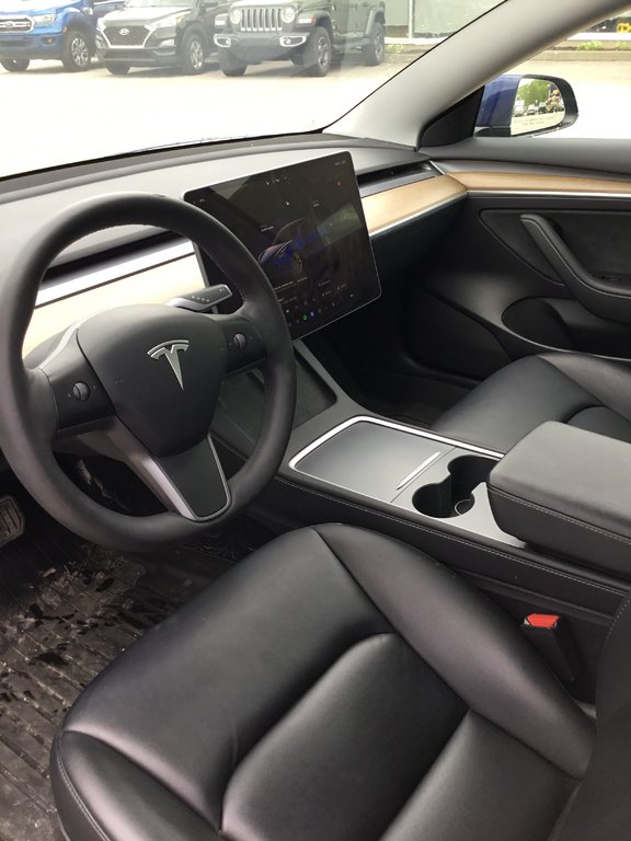 2022 Tesla Model 3 in Mont-Tremblant, Quebec - 10 - w1024h768px