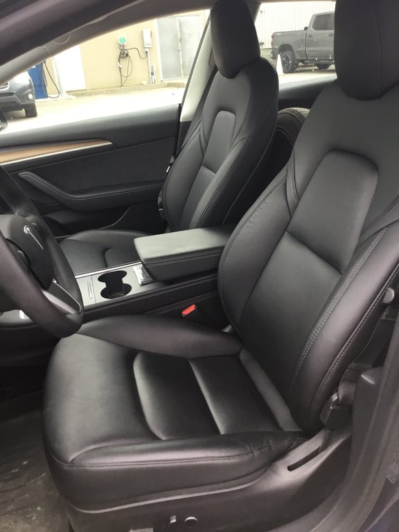 2022 Tesla Model 3 in Mont-Tremblant, Quebec - 14 - w1024h768px