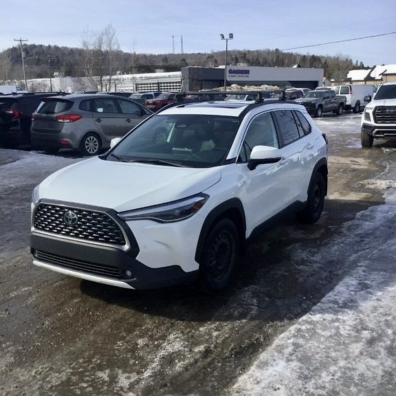 Toyota Corolla Cross  2023 à Mont-Tremblant, Québec - 1 - w1024h768px