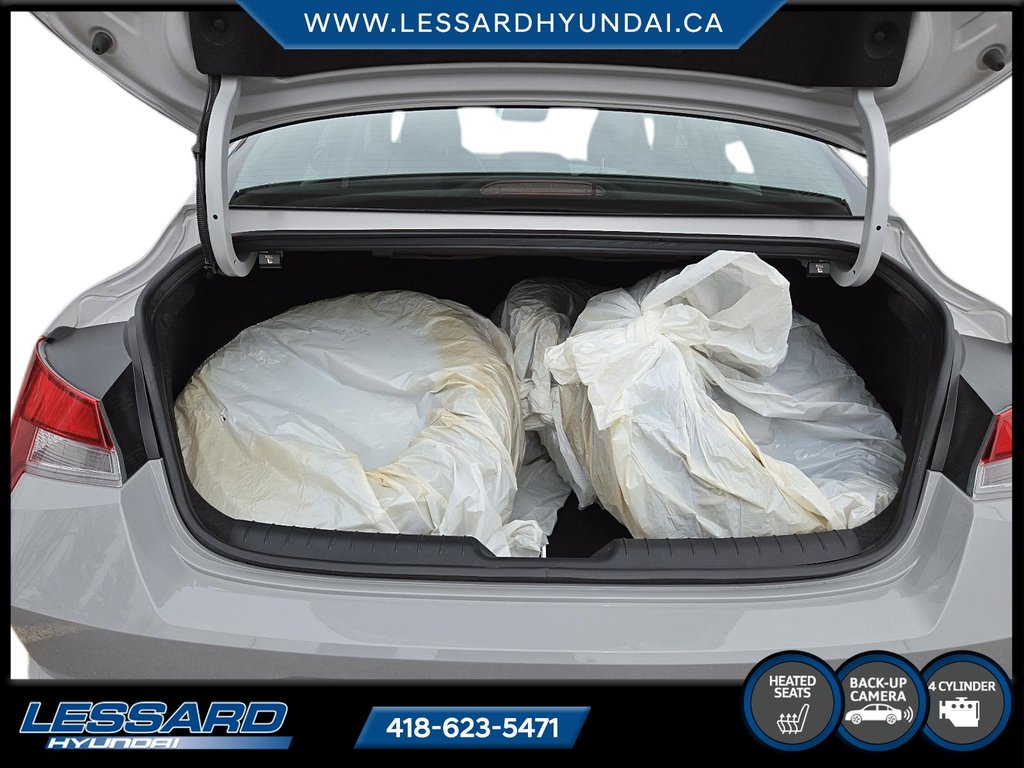 Hyundai Elantra Essential Manuel. 2022 à Québec, Québec - 7 - w1024h768px