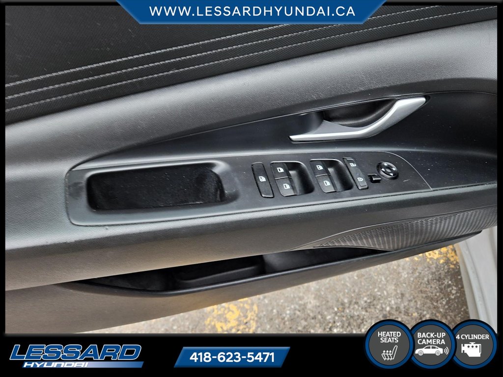 Hyundai Elantra Essential Manuel. 2022 à Québec, Québec - 12 - w1024h768px