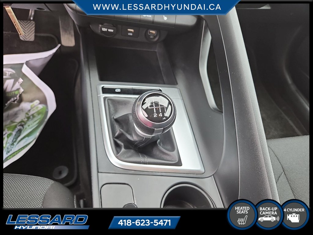 Hyundai Elantra Essential Manuel. 2022 à Québec, Québec - 16 - w1024h768px