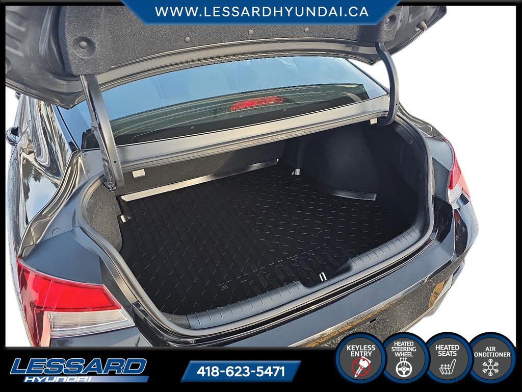 Hyundai Elantra Preferred automatique. 2023 à Québec, Québec - 6 - w1024h768px