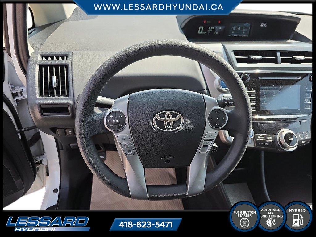 2017 Toyota Prius v in Québec, Quebec - 12 - w1024h768px