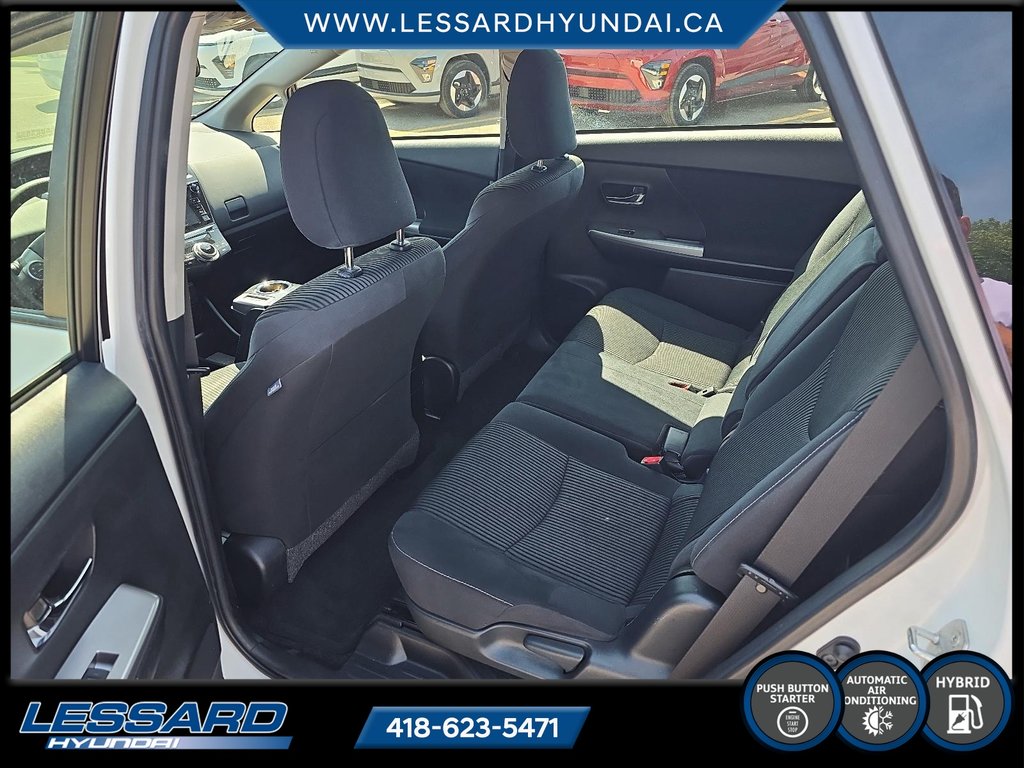2017 Toyota Prius v in Québec, Quebec - 8 - w1024h768px