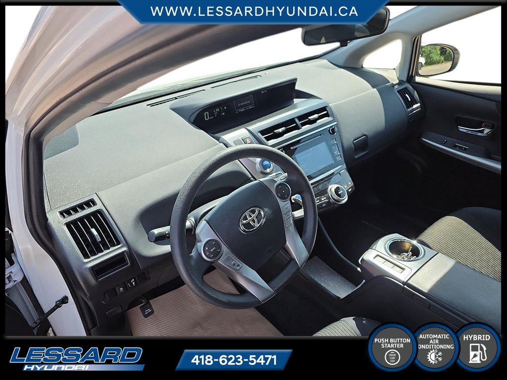 2017 Toyota Prius v in Québec, Quebec - 10 - w1024h768px