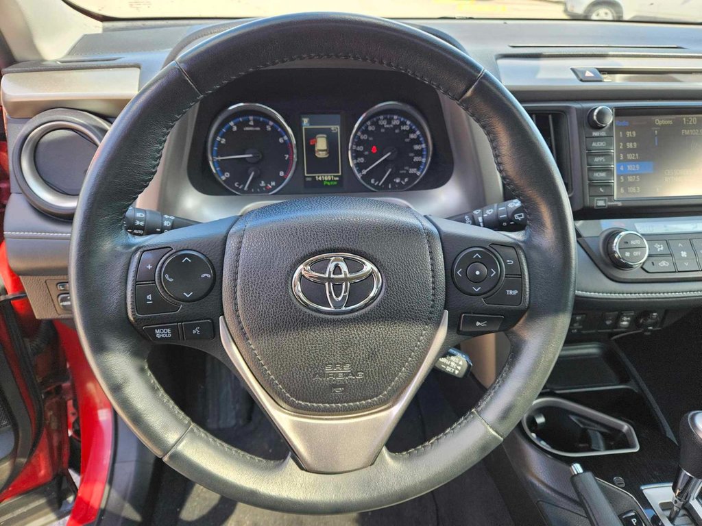2016 Toyota RAV4 Limited awd. in Québec, Quebec - 9 - w1024h768px