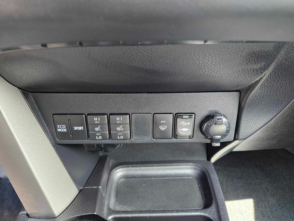 2016 Toyota RAV4 Limited awd. in Québec, Quebec - 13 - w1024h768px