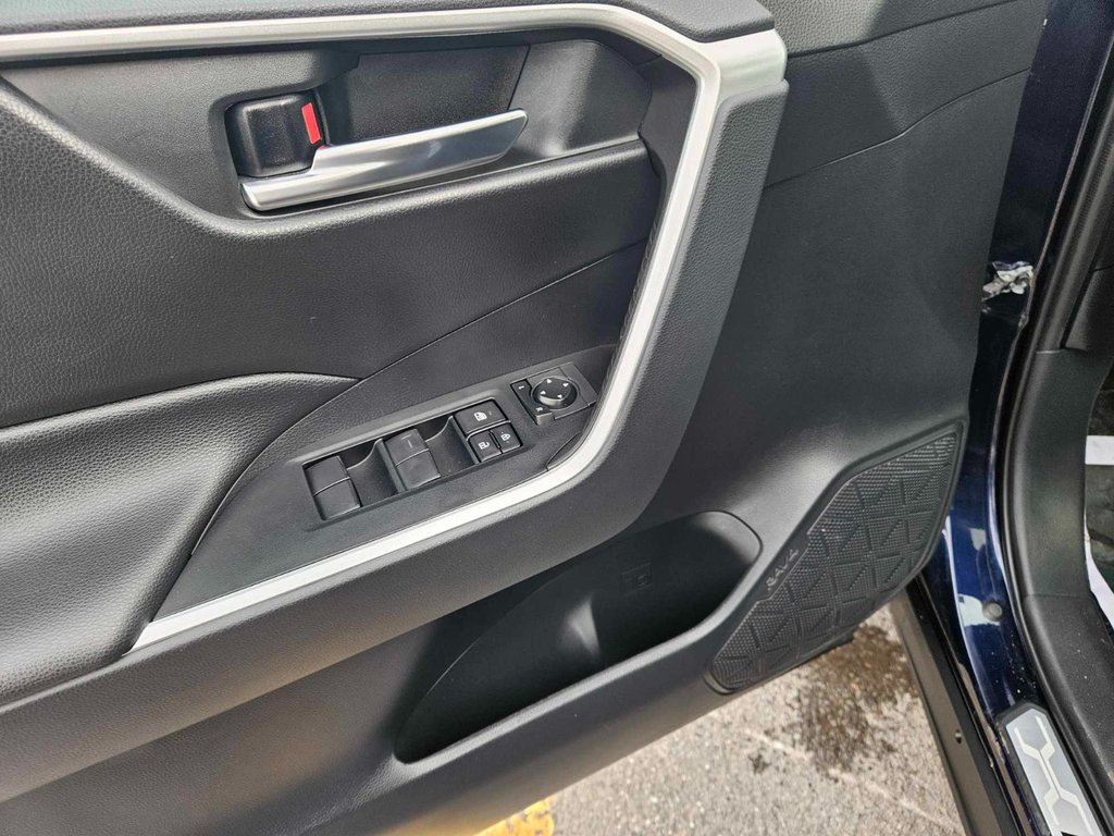 2019 Toyota RAV4 Hybrid XLE awd in Québec, Quebec - 10 - w1024h768px
