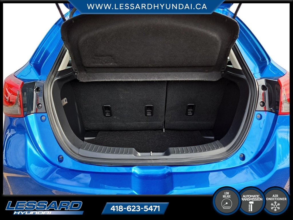 Toyota Yaris Hatchback XLE automatique. 2020 à Québec, Québec - 6 - w1024h768px