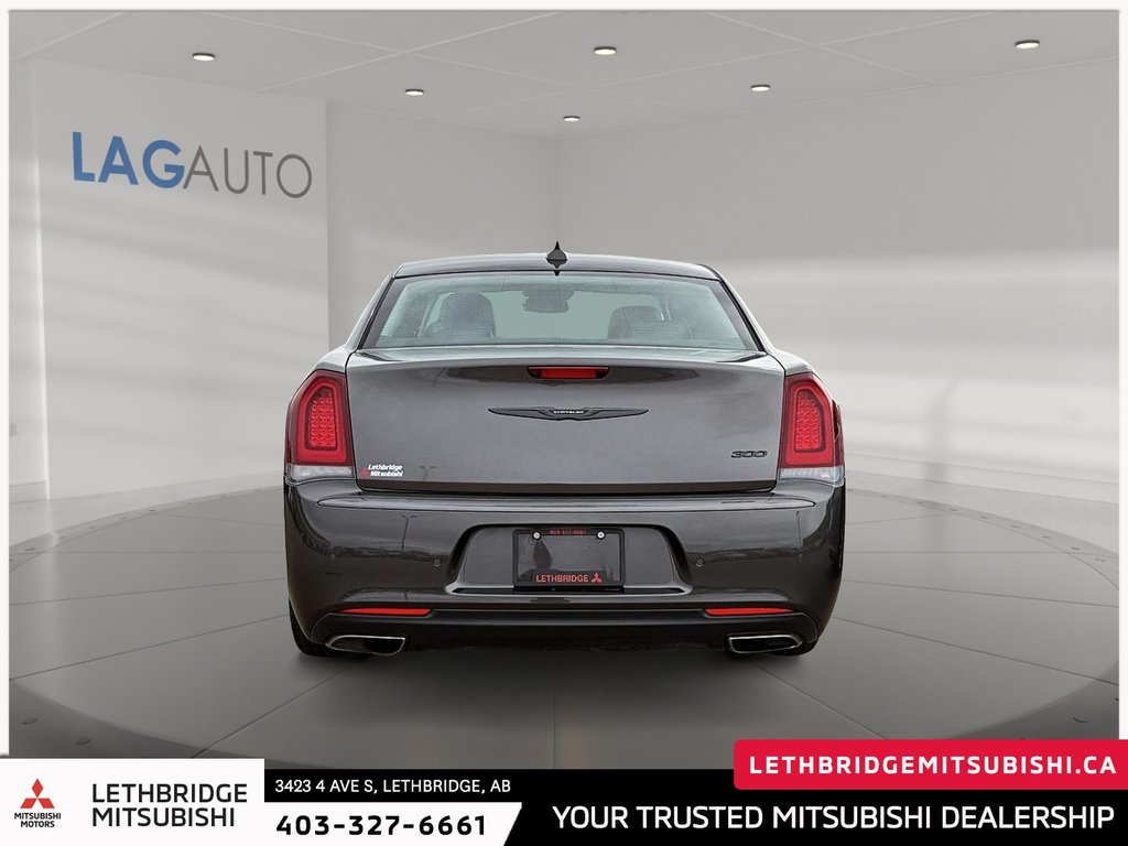 2022 Chrysler 300 Touring-2