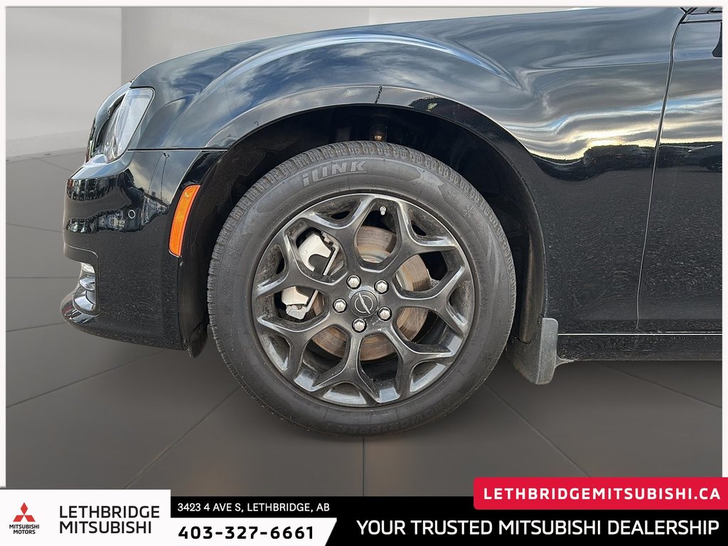 2023 Chrysler 300 Touring-5