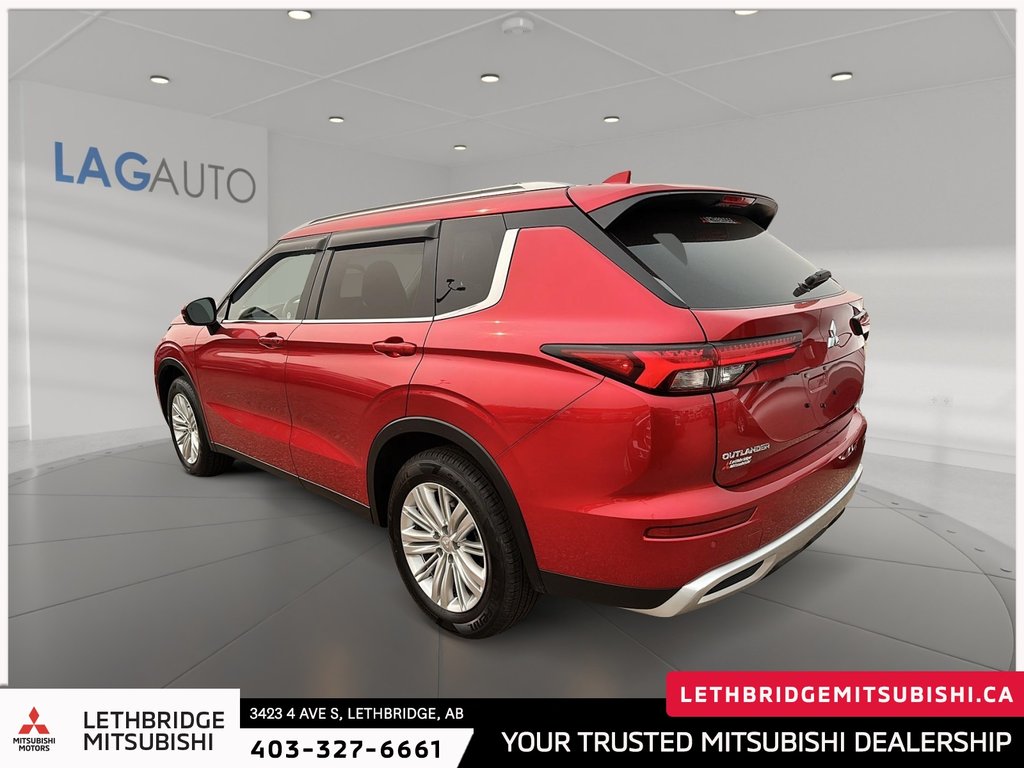 2024 Mitsubishi Outlander LE-3