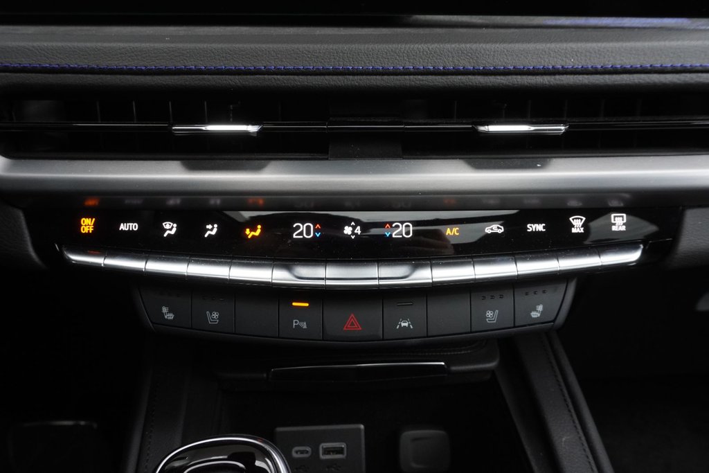 2024 Cadillac XT4 AWD SPORT|HUD|NAVI|AKG|360 CAM|CARBON|20 ALLOYS in Ajax, Ontario at Lexus of Lakeridge - 10 - w1024h768px
