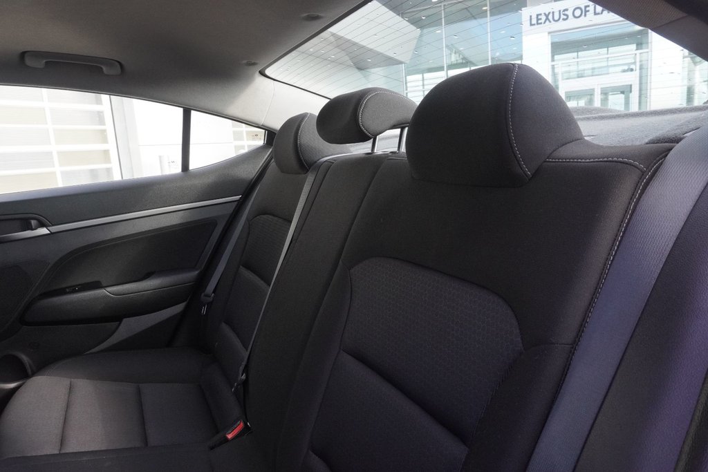 2018 Hyundai Elantra GL SE|MOONROOF|B/SPOT|FRONT HEATED SEATS|CARPLAY in Ajax, Ontario at Lakeridge Auto Gallery - 12 - w1024h768px
