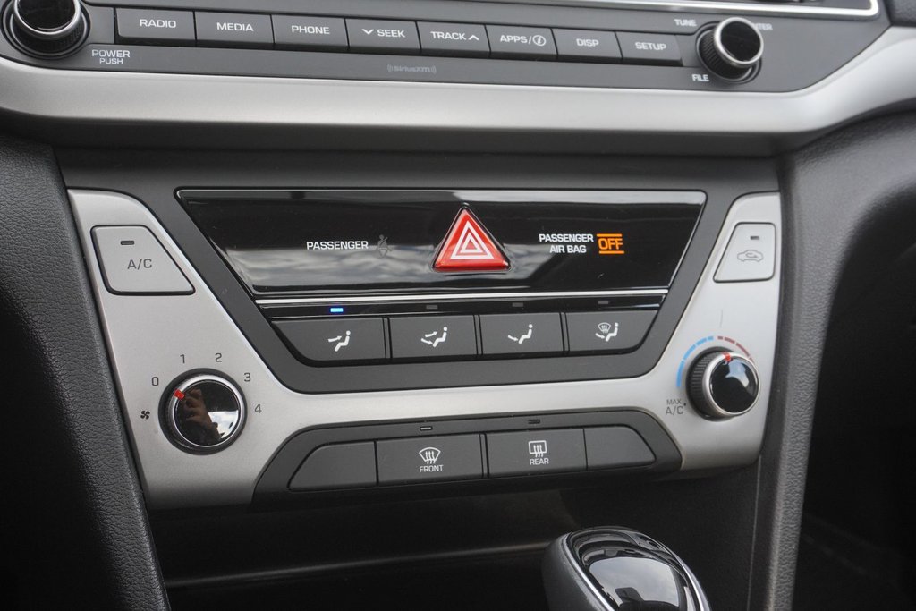 2018 Hyundai Elantra GL SE|MOONROOF|B/SPOT|FRONT HEATED SEATS|CARPLAY in Ajax, Ontario at Lakeridge Auto Gallery - 8 - w1024h768px