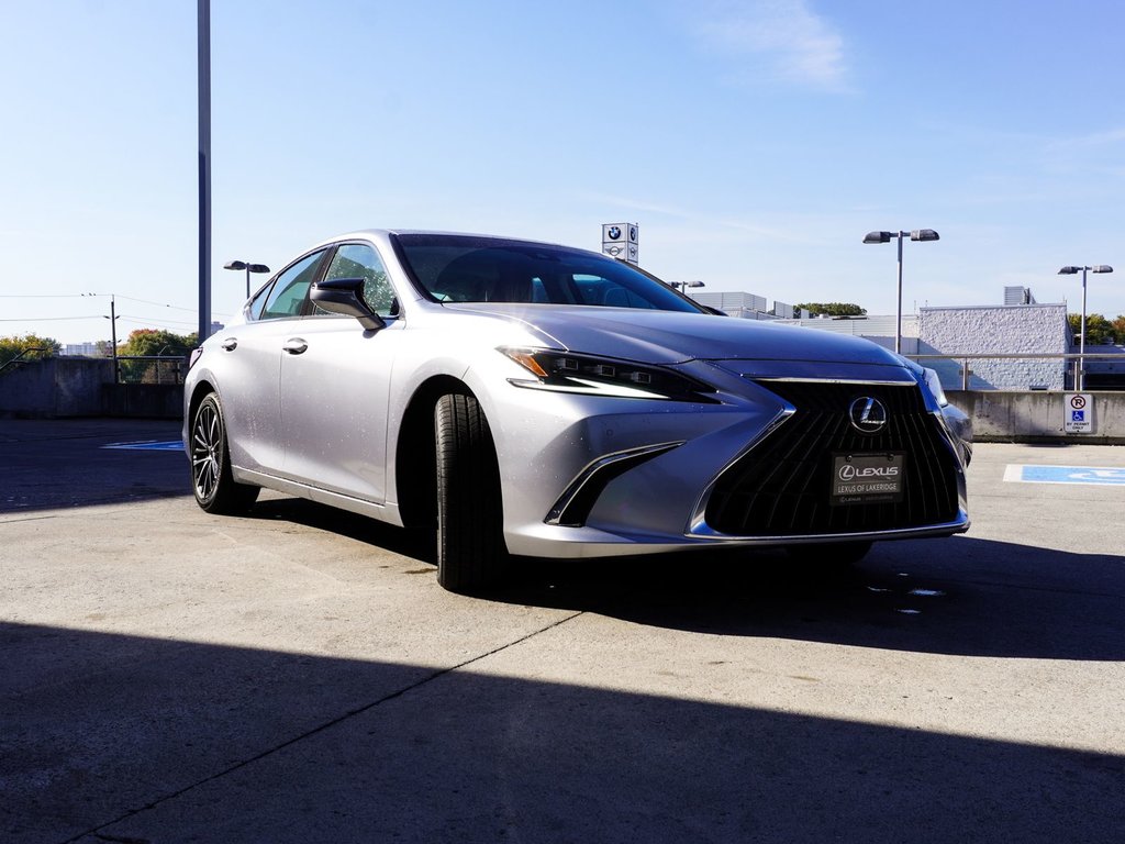 2025 Lexus ES HYBRID Luxury in Ajax, Ontario at Lakeridge Auto Gallery - 19 - w1024h768px