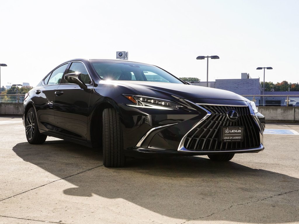 2025 Lexus ES HYBRID Luxury in Ajax, Ontario at Lakeridge Auto Gallery - 17 - w1024h768px