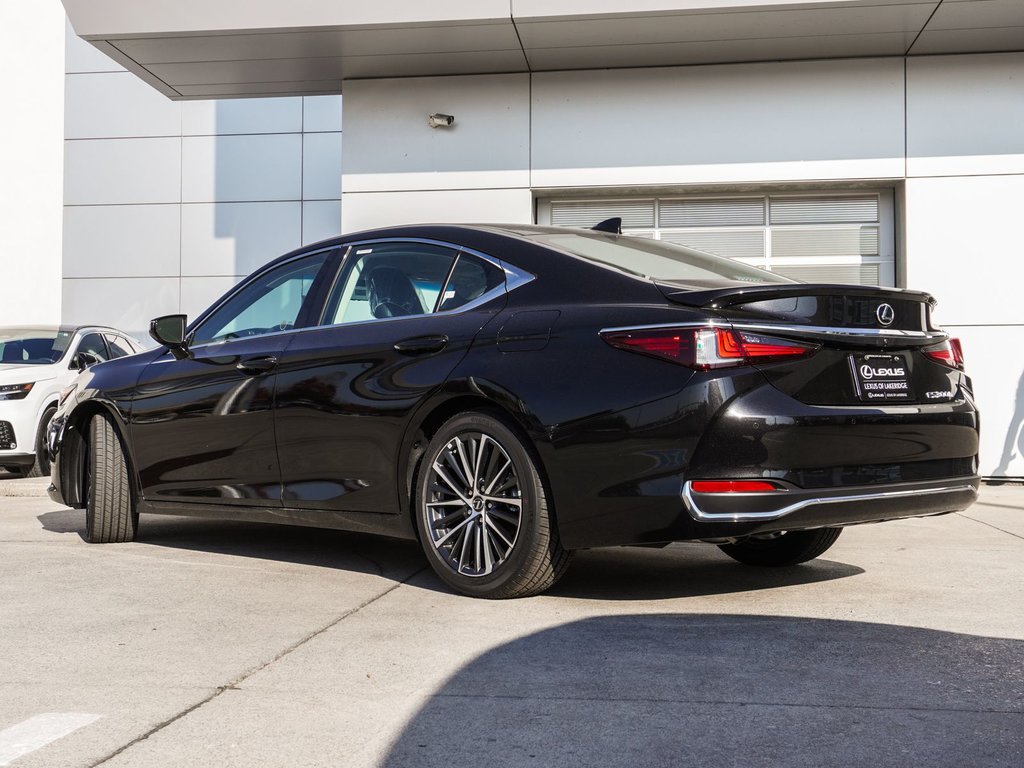 2025 Lexus ES HYBRID Luxury in Ajax, Ontario at Lakeridge Auto Gallery - 19 - w1024h768px