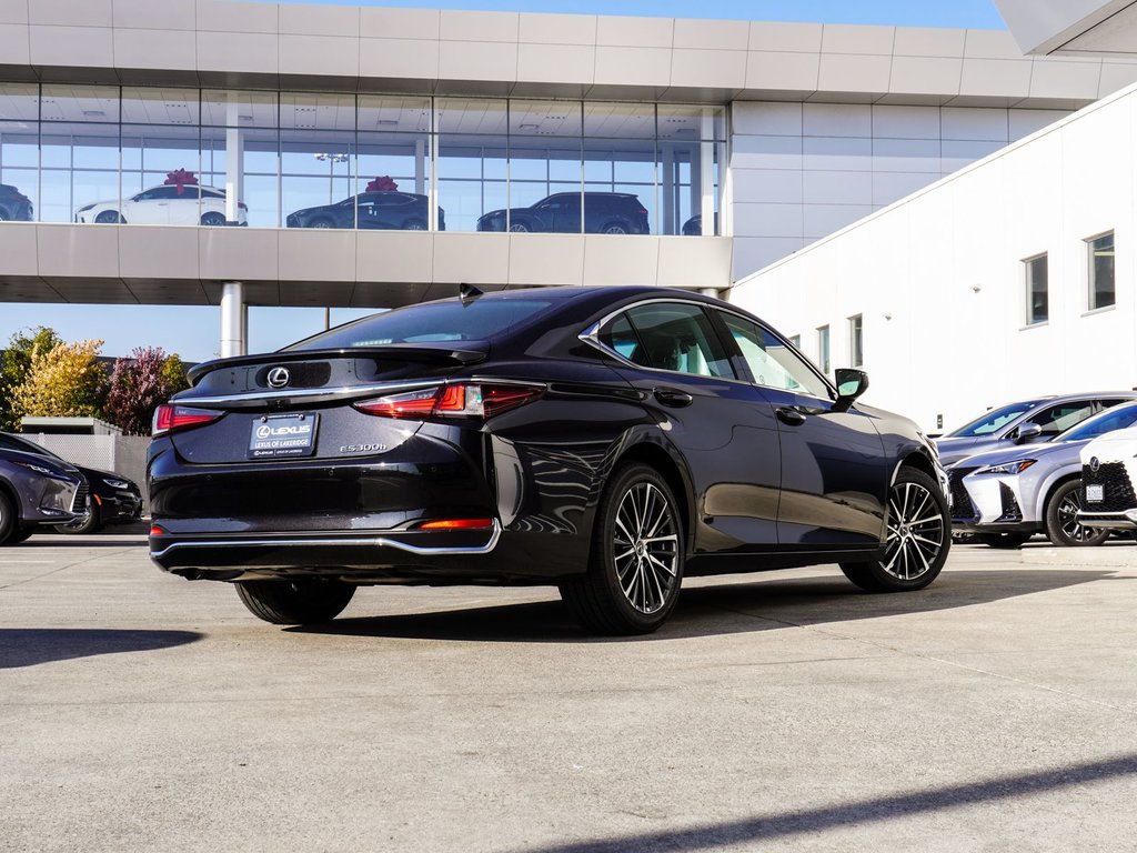 2025 Lexus ES HYBRID Luxury in Ajax, Ontario at Lakeridge Auto Gallery - 18 - w1024h768px