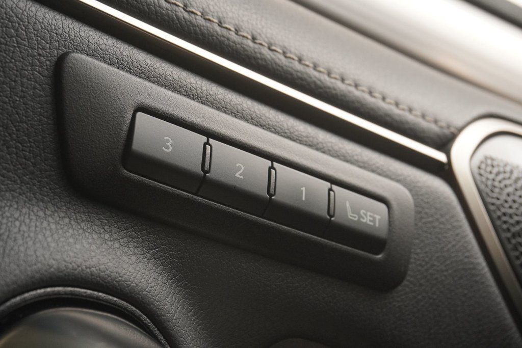 2021 Lexus ES 350 F SPORT 2|M/LEVINSON|HUD|S/S+|NAVI|WIRELESS in Ajax, Ontario at Lakeridge Auto Gallery - 3 - w1024h768px