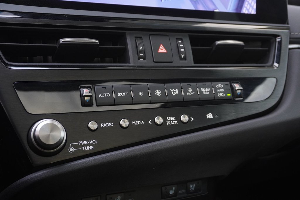 2023 Lexus ES 250 AWD PREMIUM|WIRELESS|MOONROOF|H/V FRONT SEATS in Ajax, Ontario at Lexus of Lakeridge - 10 - w1024h768px