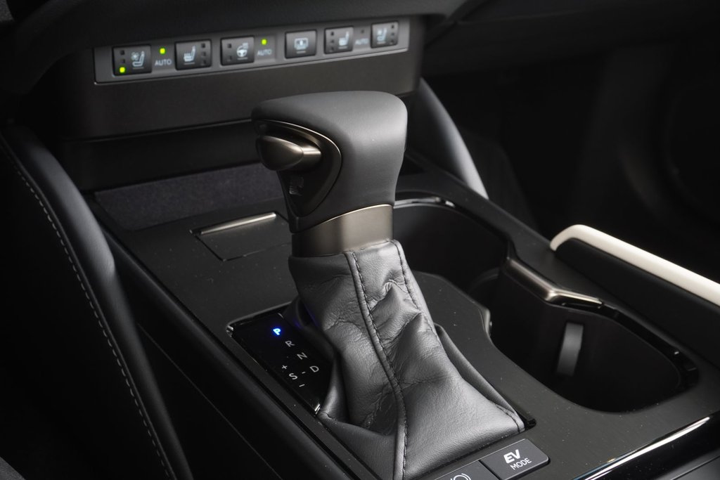 2025 Lexus ES 300h ULTRA LUXURY|M/LEVINSON|HUD|WIRELESS|MOONROOF in Ajax, Ontario at Lexus of Lakeridge - 12 - w1024h768px