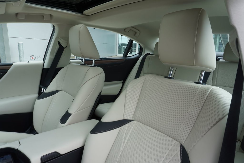 2025 Lexus ES 300h ULTRA LUXURY|M/LEVINSON|HUD|WIRELESS|MOONROOF in Ajax, Ontario at Lexus of Lakeridge - 16 - w1024h768px