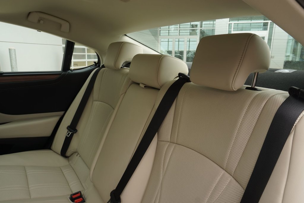 2025 Lexus ES 300h ULTRA LUXURY|M/LEVINSON|HUD|WIRELESS|MOONROOF in Ajax, Ontario at Lexus of Lakeridge - 18 - w1024h768px