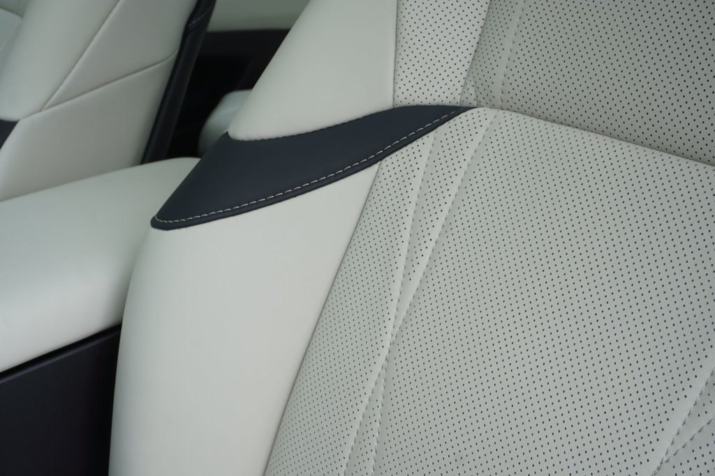 2025 Lexus ES 300h ULTRA LUXURY|M/LEVINSON|HUD|WIRELESS|MOONROOF in Ajax, Ontario at Lexus of Lakeridge - 17 - w1024h768px