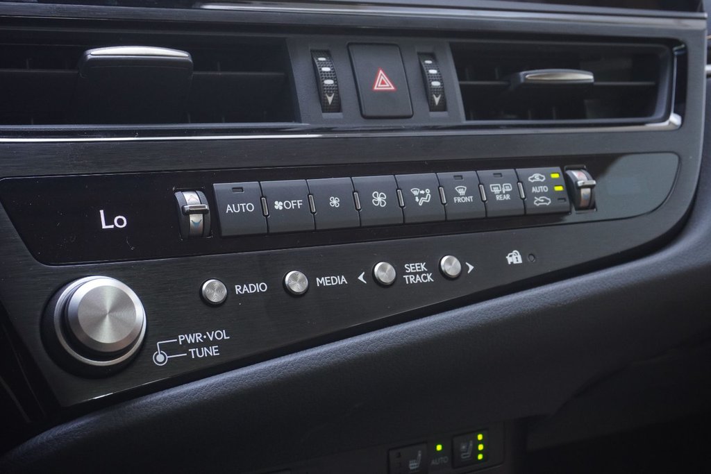 2025 Lexus ES 300h PREMIUM|H/V FRONT SEATS|NAVI|WIRELESS|CARPLAY in Ajax, Ontario at Lakeridge Auto Gallery - 12 - w1024h768px