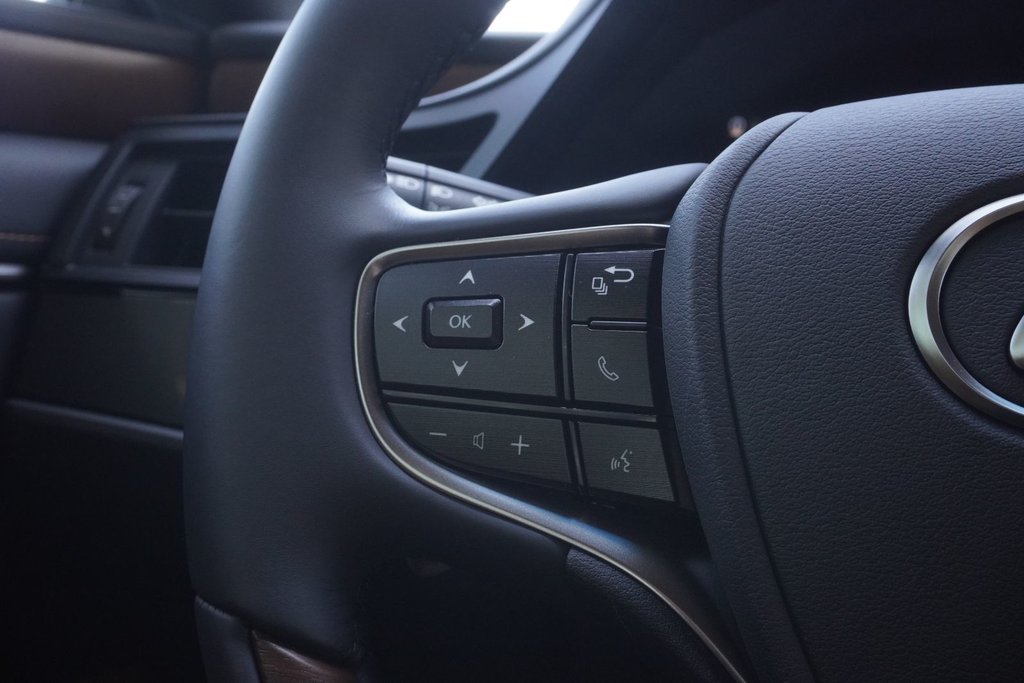2025 Lexus ES 300h PREMIUM|H/V FRONT SEATS|NAVI|WIRELESS|CARPLAY in Ajax, Ontario at Lakeridge Auto Gallery - 4 - w1024h768px