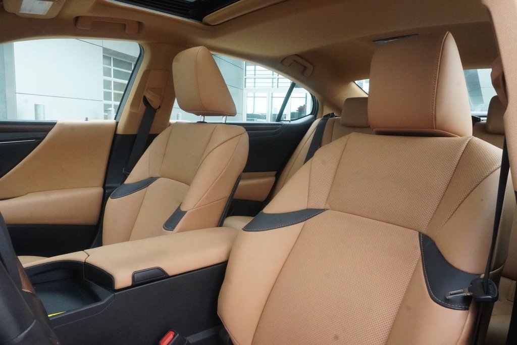 2025 Lexus ES 300h PREMIUM|CARPLAY|BLINDSPOT|H/STEERING|MOONROOF in Ajax, Ontario at Lexus of Lakeridge - 8 - w1024h768px