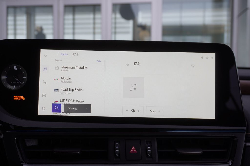 2025 Lexus ES 300h LUXURY|WIRELESS|CARPLAY|H/V FRONT SEATS|MOONROOF in Ajax, Ontario at Lexus of Lakeridge - 3 - w1024h768px