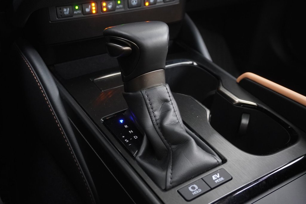 2025 Lexus ES 300h LUXURY|WIRELESS|CARPLAY|H/V FRONT SEATS|MOONROOF in Ajax, Ontario at Lexus of Lakeridge - 7 - w1024h768px