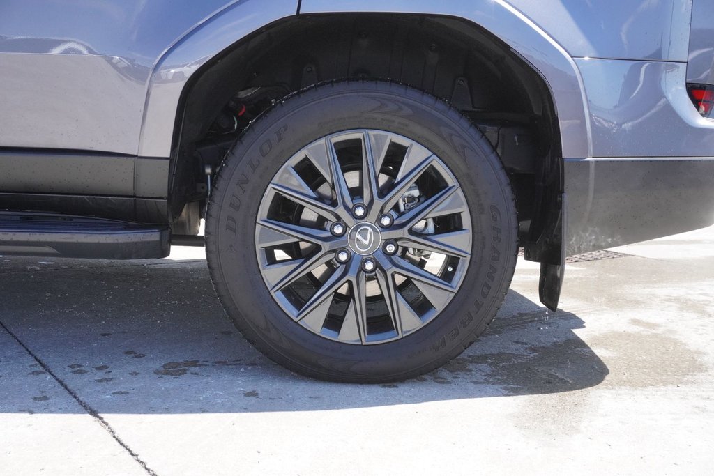 2025 Lexus GX 550 SIGNATURE|ROOF RAILS|14 DISPLAY|WIRELESS| in Ajax, Ontario at Lexus of Lakeridge - 13 - w1024h768px