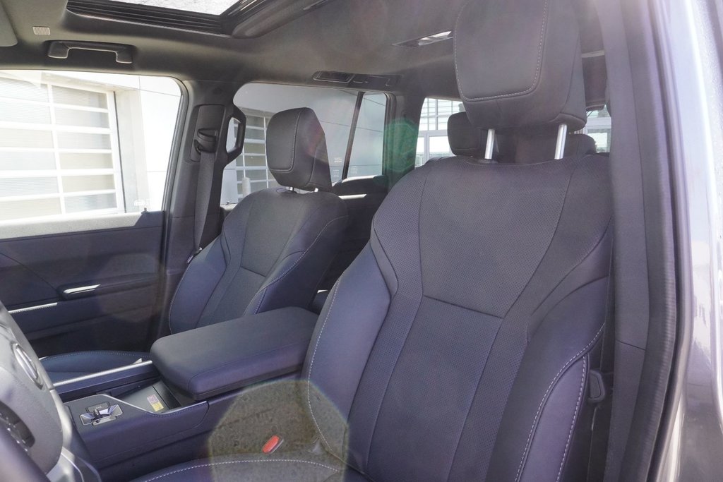 2025 Lexus GX 550 SIGNATURE|ROOF RAILS|14 DISPLAY|WIRELESS| in Ajax, Ontario at Lexus of Lakeridge - 9 - w1024h768px