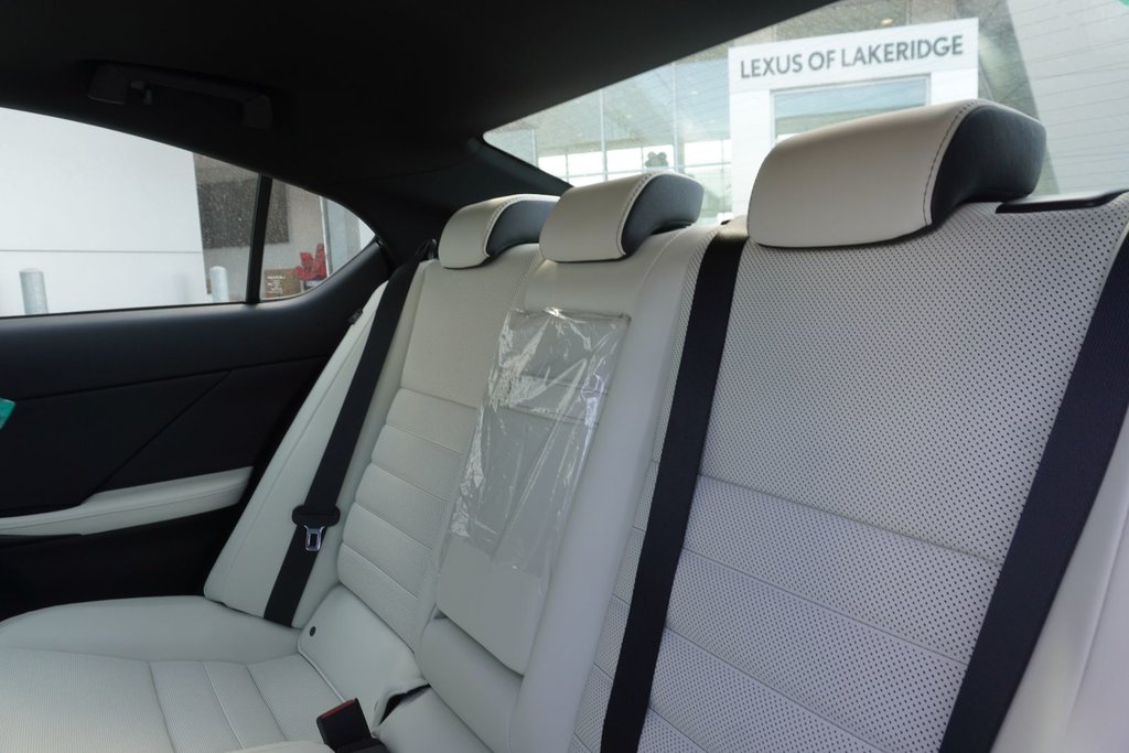 2025 Lexus IS 300 AWD F SPORT 2 in Ajax, Ontario at Lexus of Lakeridge - 16 - w1024h768px