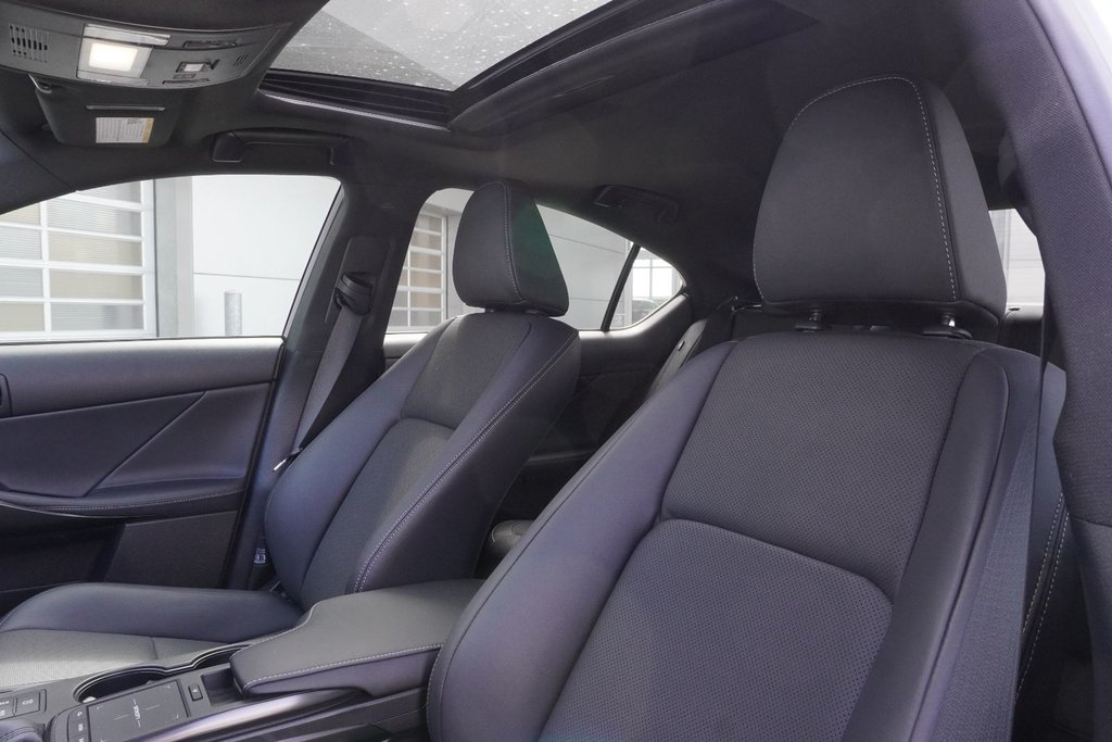 2025 Lexus IS 300 AWD PREMIUM|SUNROOF|H/V FRONT SEATS|H/STEERING in Ajax, Ontario at Lexus of Lakeridge - 9 - w1024h768px