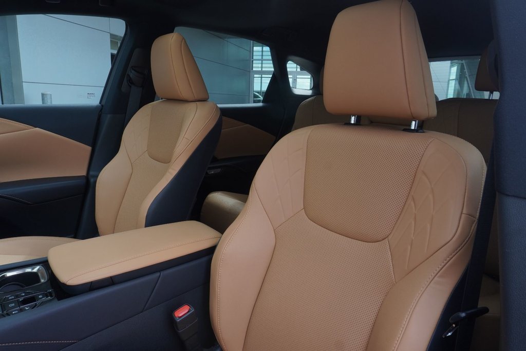 2023 Lexus RX 350 PREMIUM|H/V FRONT SEATS|MOONROOF|CARPLAY in Ajax, Ontario at Lakeridge Auto Gallery - 12 - w1024h768px